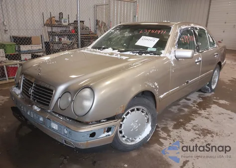 1998 Mercedes-Benz E 320 Awd z USA, uszkodzony, nr VIN WDBJF82F5WX008757